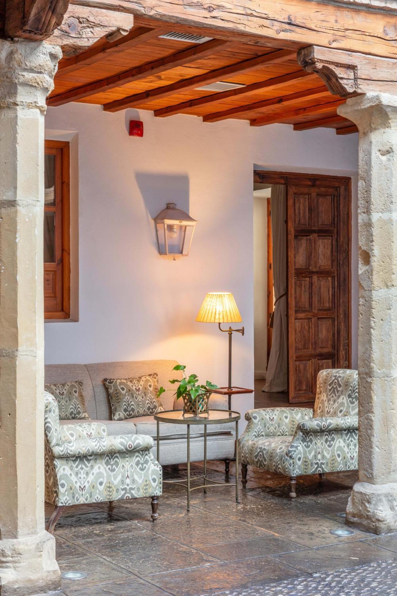 Hotel Puerta De La Luna Baeza Exterior foto